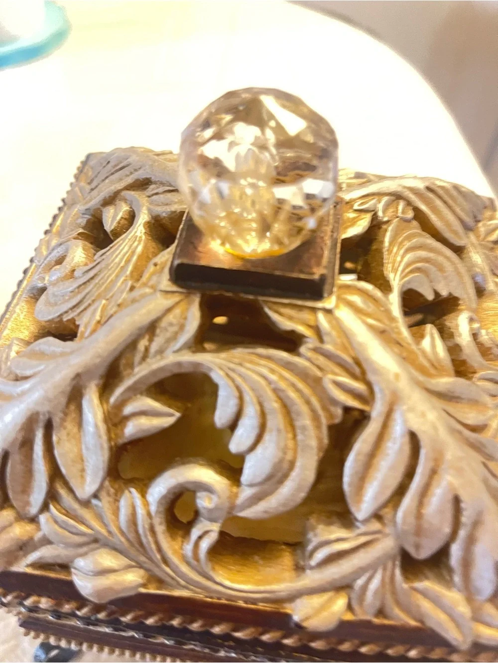 N/A elegant gold